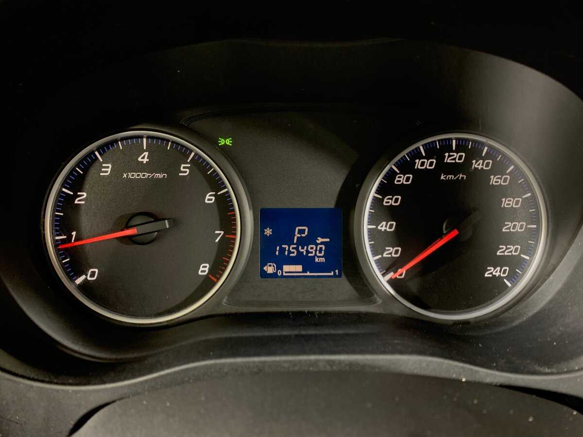 Б/У Митсубиши Оутлэндер 2013 года. Фото: #14