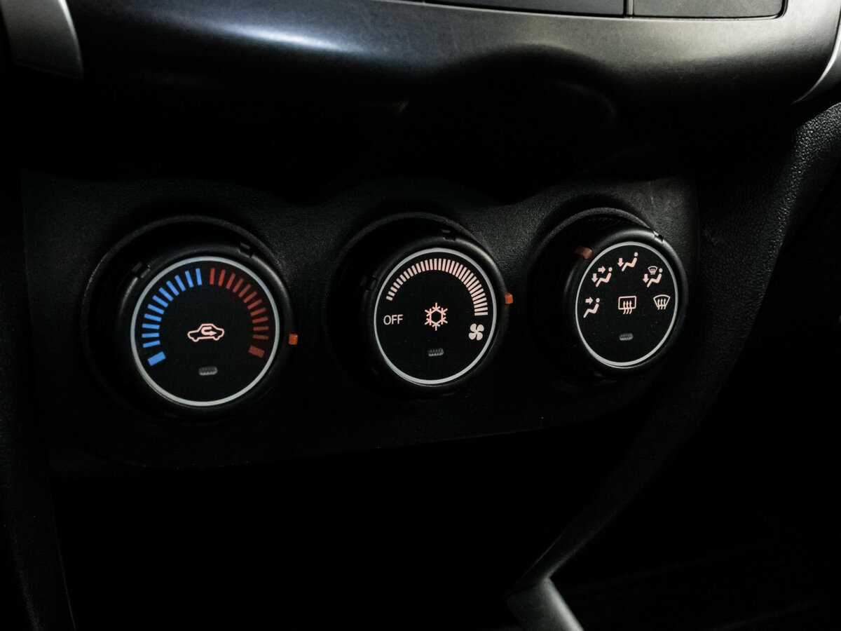 Б/У Митсубиши АС-Икс 2013 года. Фото: #11