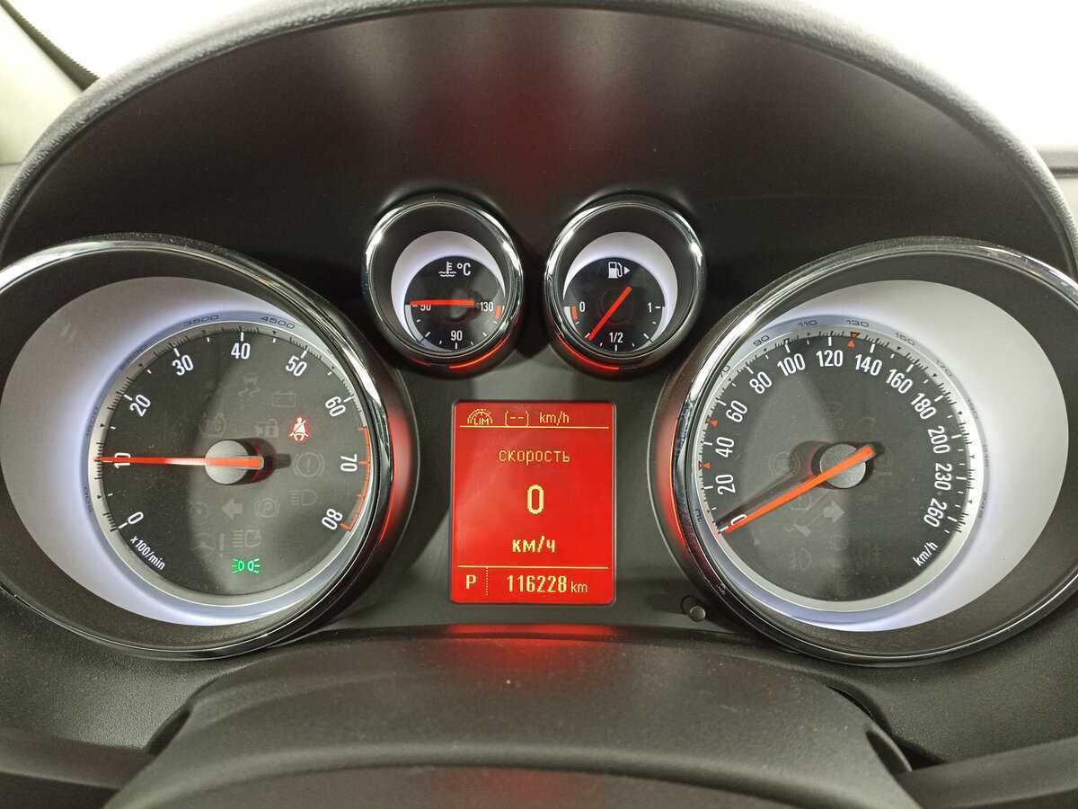 Б/У Опель Астра 2013 года. Фото: #11