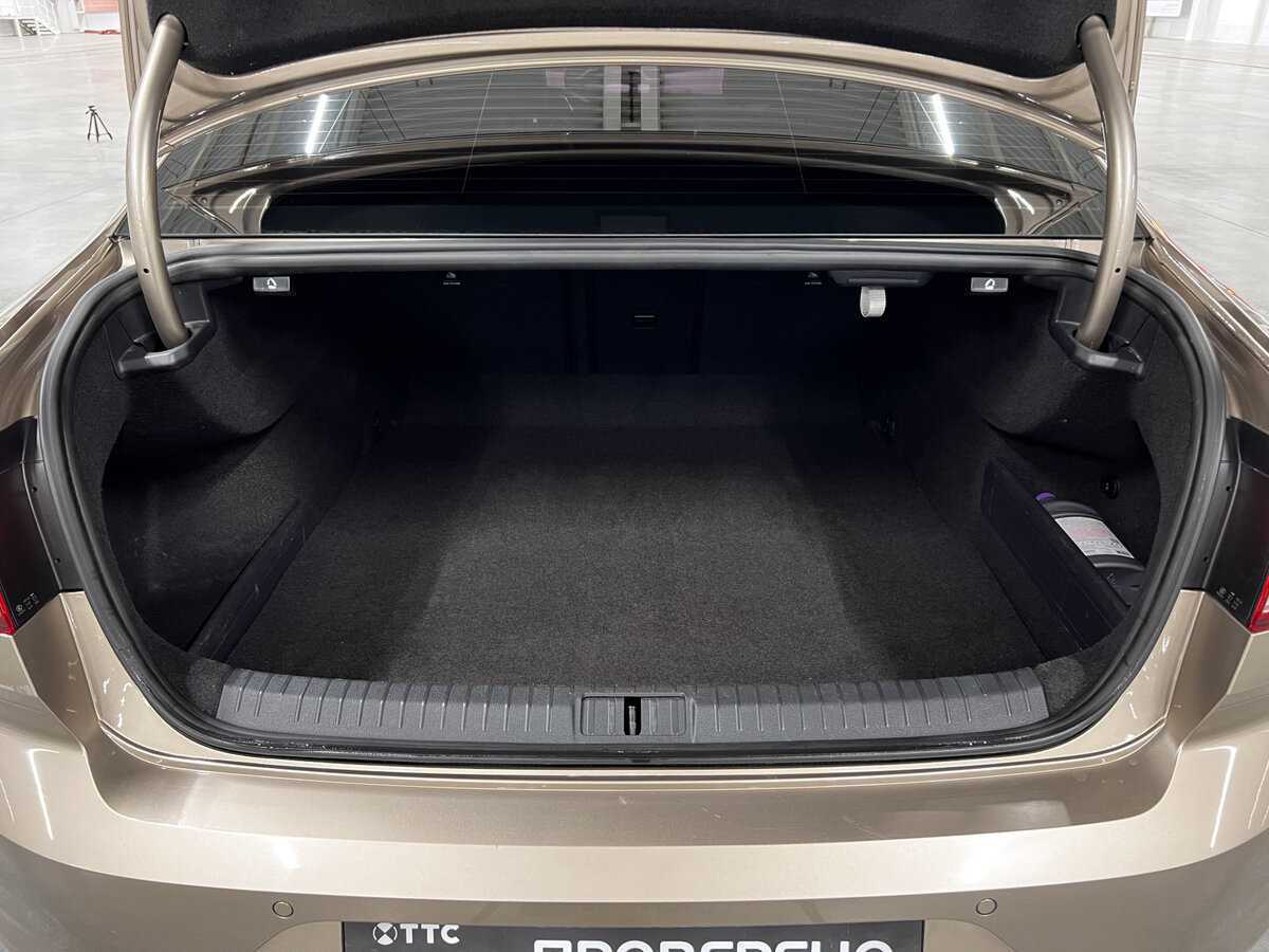 Б/У Фольксваген Пассат 2016 года. Фото: #9