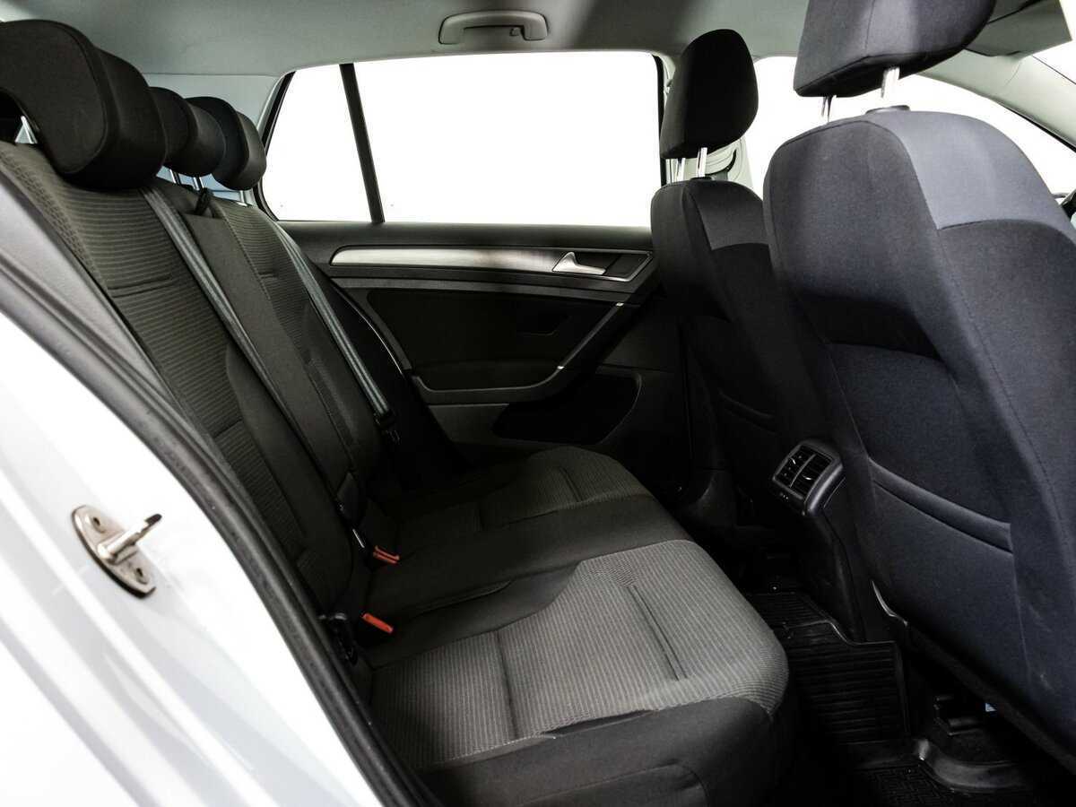 Б/У Фольксваген Гольф 2018 года. Фото: #12