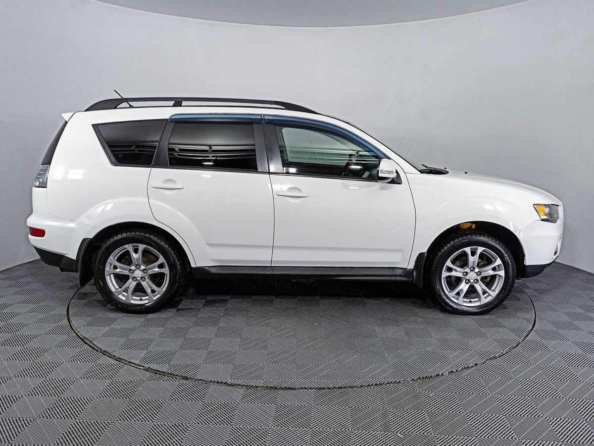 Б/У Митсубиши Оутлэндер 2012 года. Фото: #3