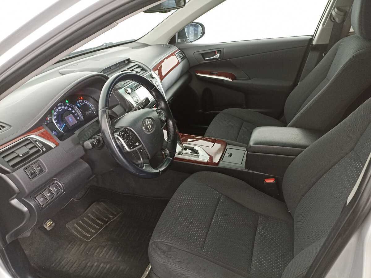 Б/У Тойота Камри 2013 года. Фото: #15