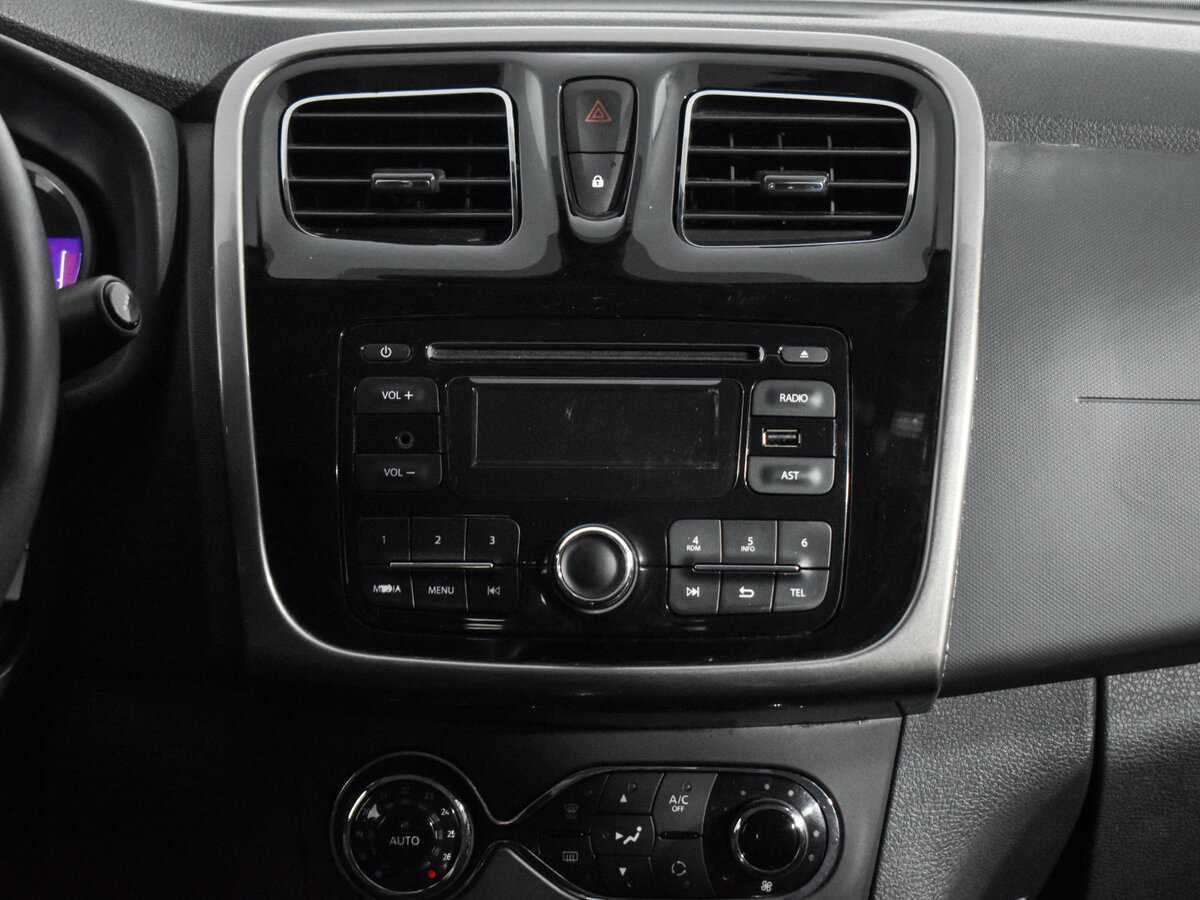 Б/У Рено Сандеро 2017 года. Фото: #13