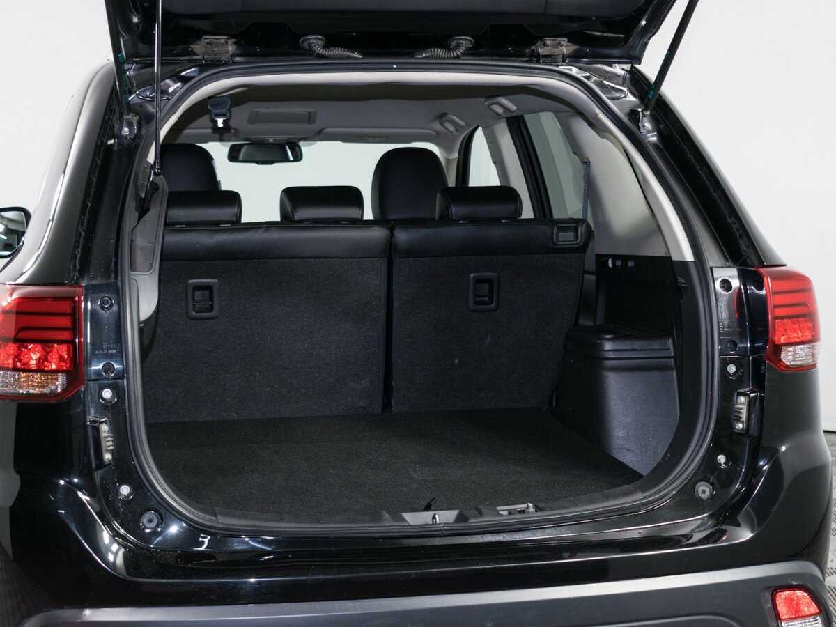 Б/У Митсубиши Оутлэндер 2015 года. Фото: #6