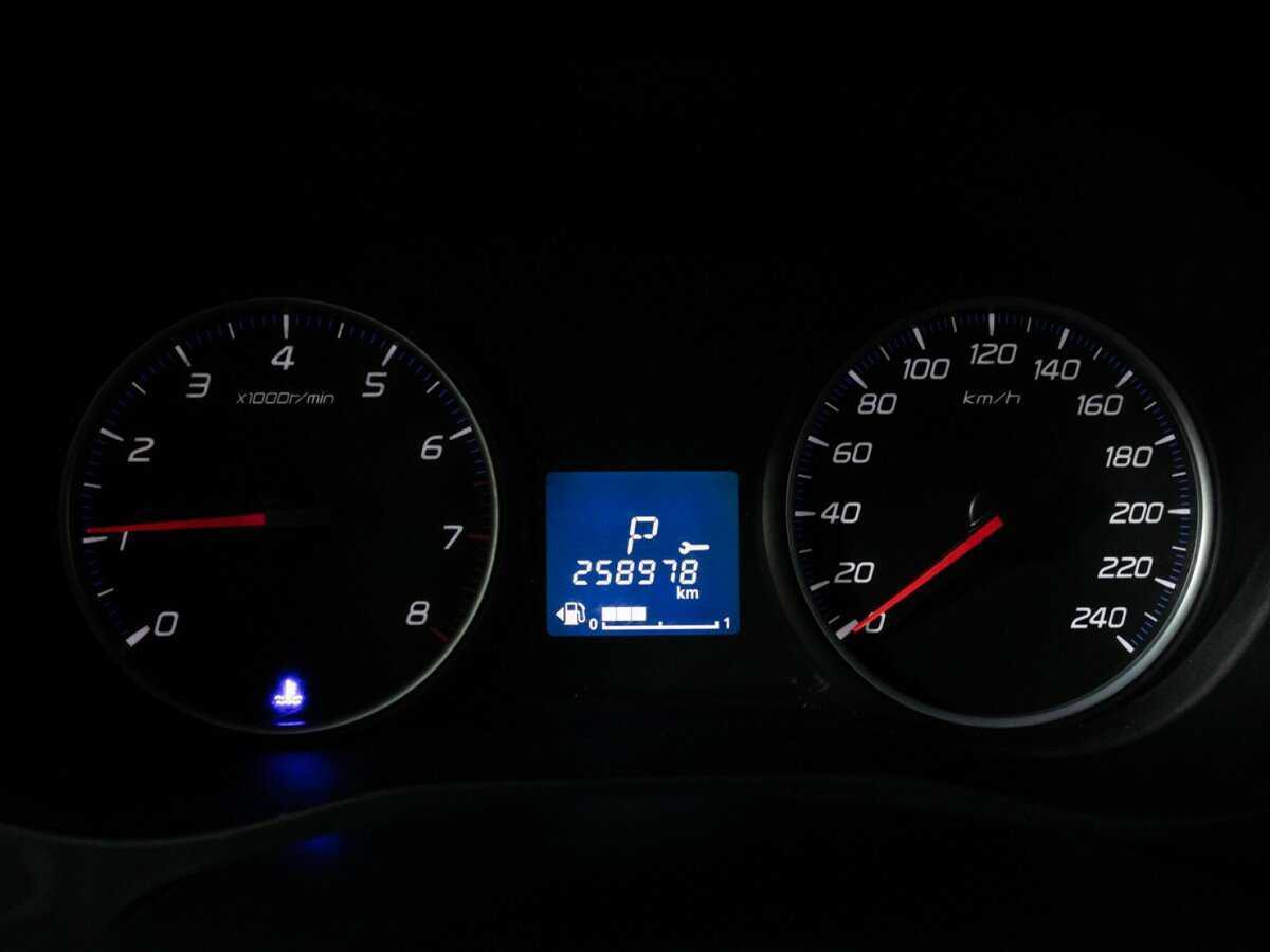 Б/У Митсубиши Оутлэндер 2013 года. Фото: #11