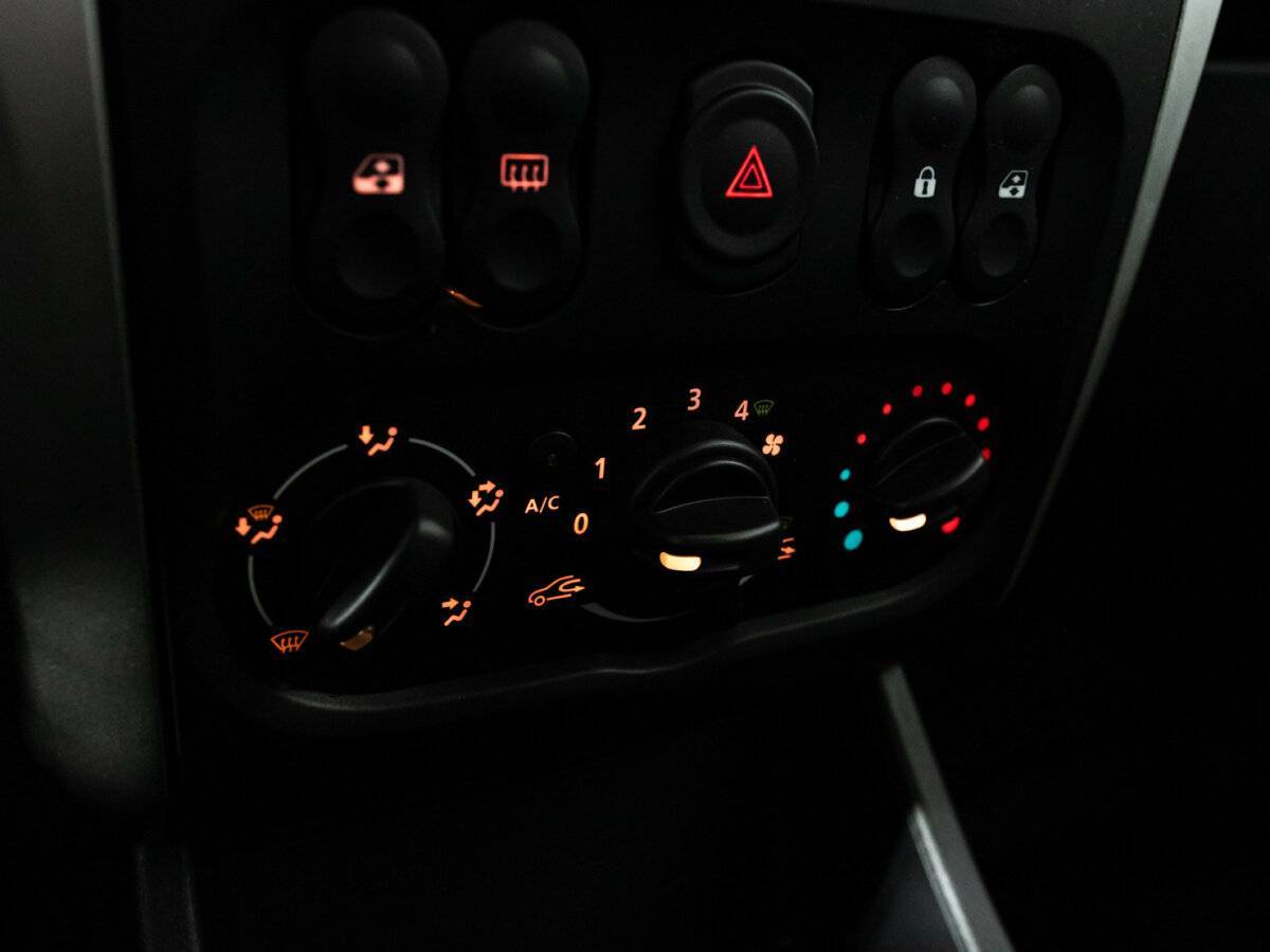 Б/У Ниссан Альмера 2016 года. Фото: #13