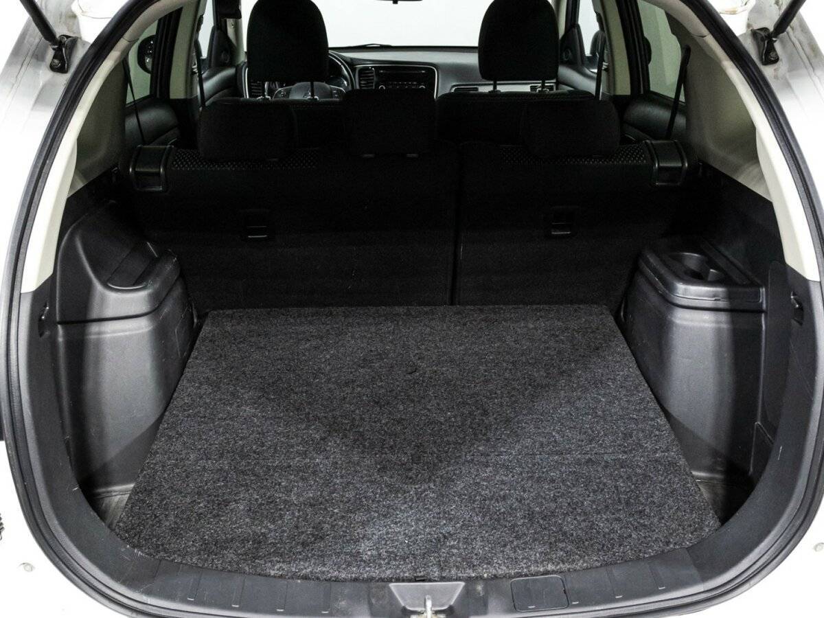 Б/У Митсубиши Оутлэндер 2016 года. Фото: #14