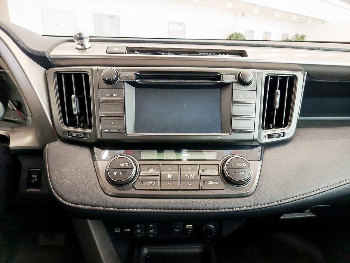 Б/У Тойота Рав4 2015 года. Фото: #14