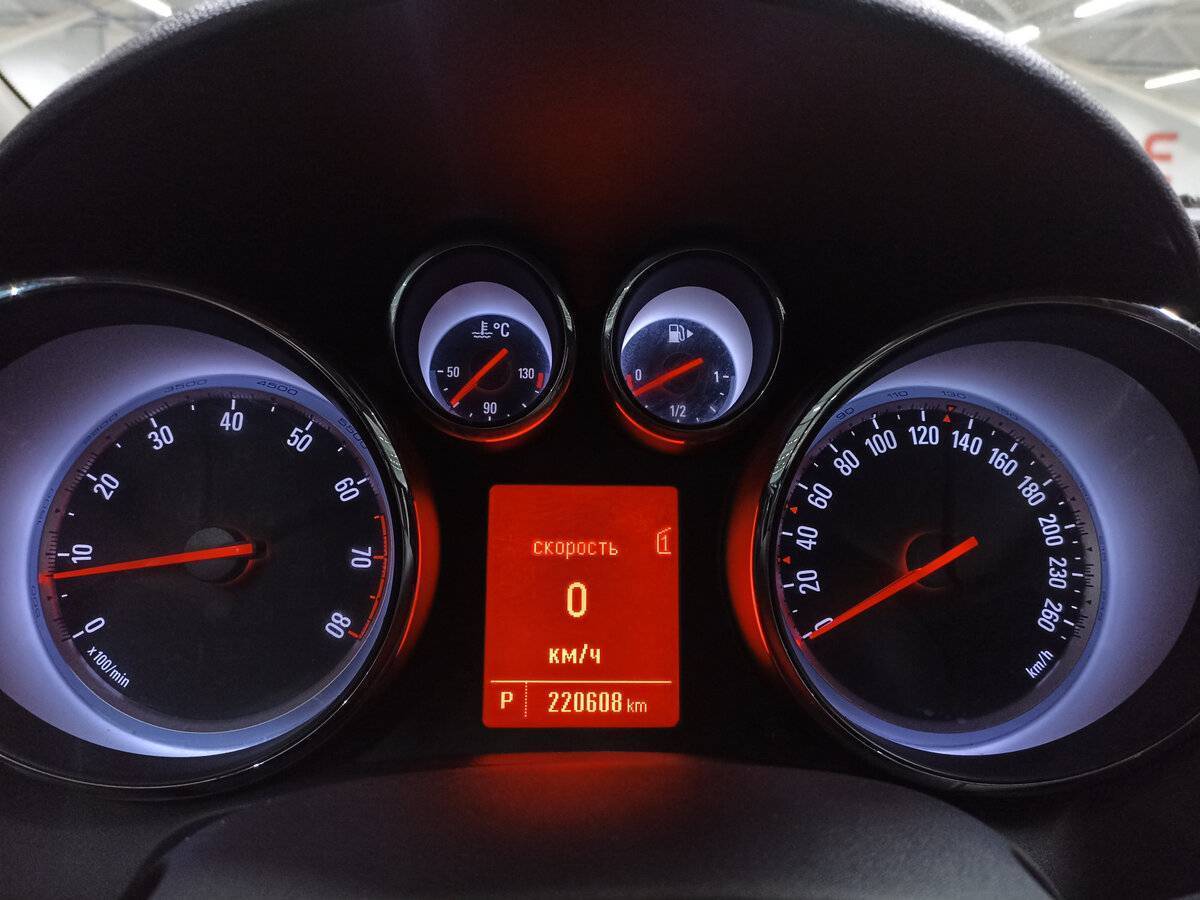 Б/У Опель Астра 2012 года. Фото: #12