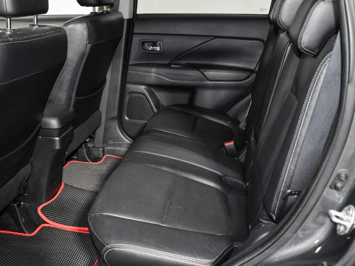 Б/У Митсубиши Оутлэндер 2014 года. Фото: #11