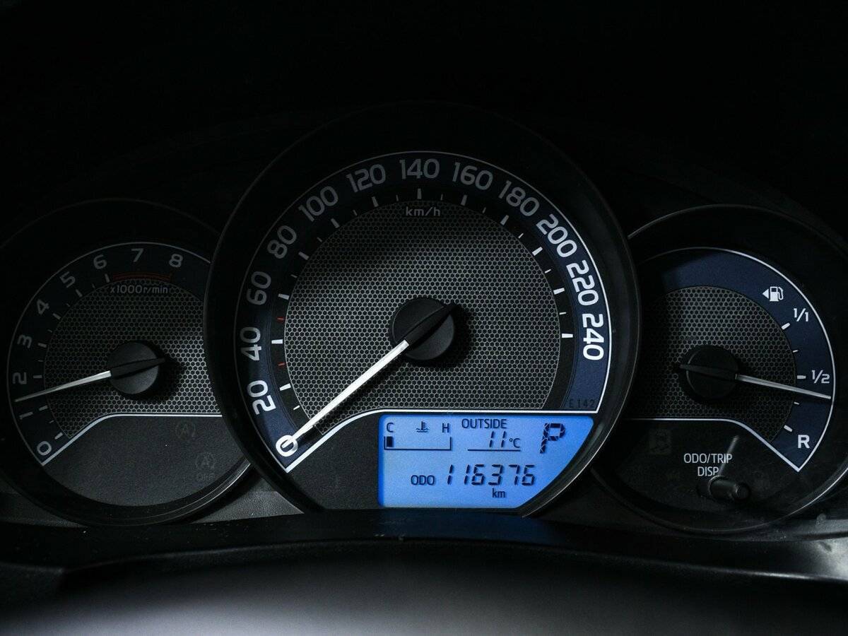 Б/У Тойота Королла 2015 года. Фото: #9