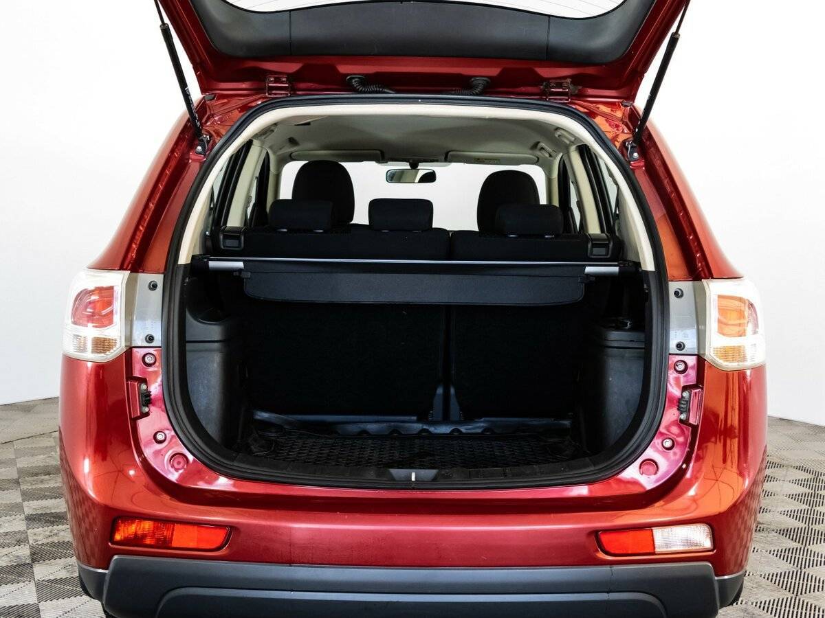 Б/У Митсубиши Оутлэндер 2014 года. Фото: #15