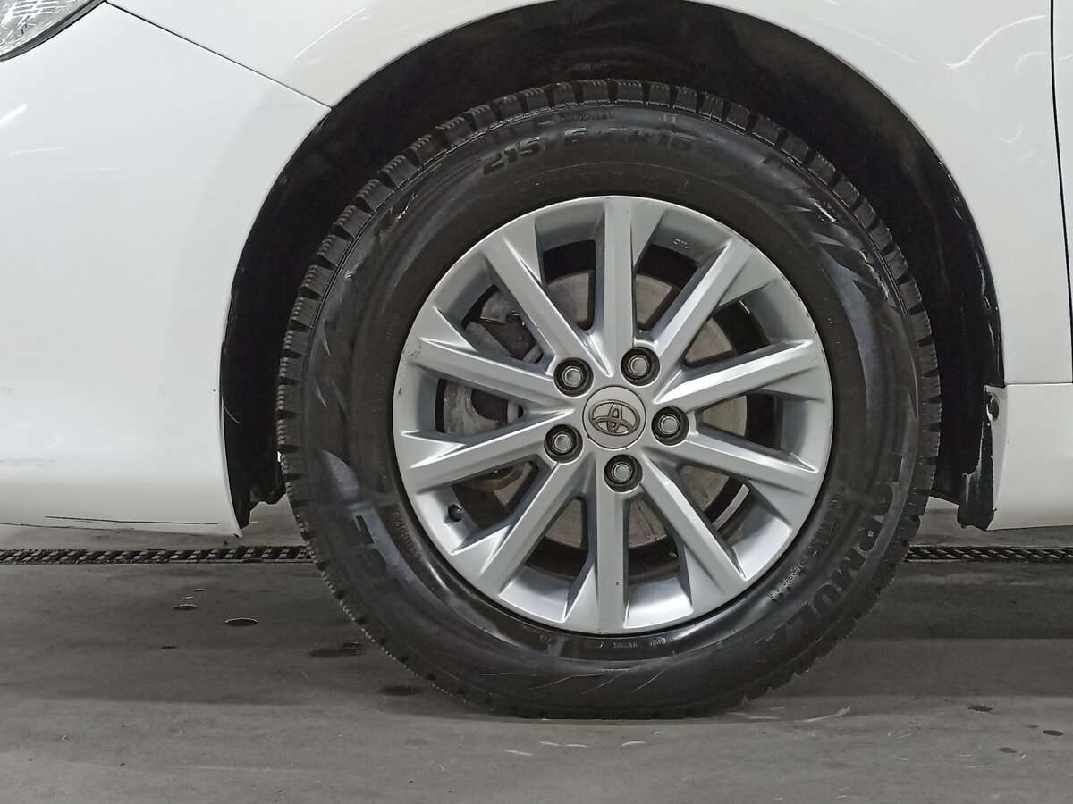 Б/У Тойота Камри 2016 года. Фото: #16