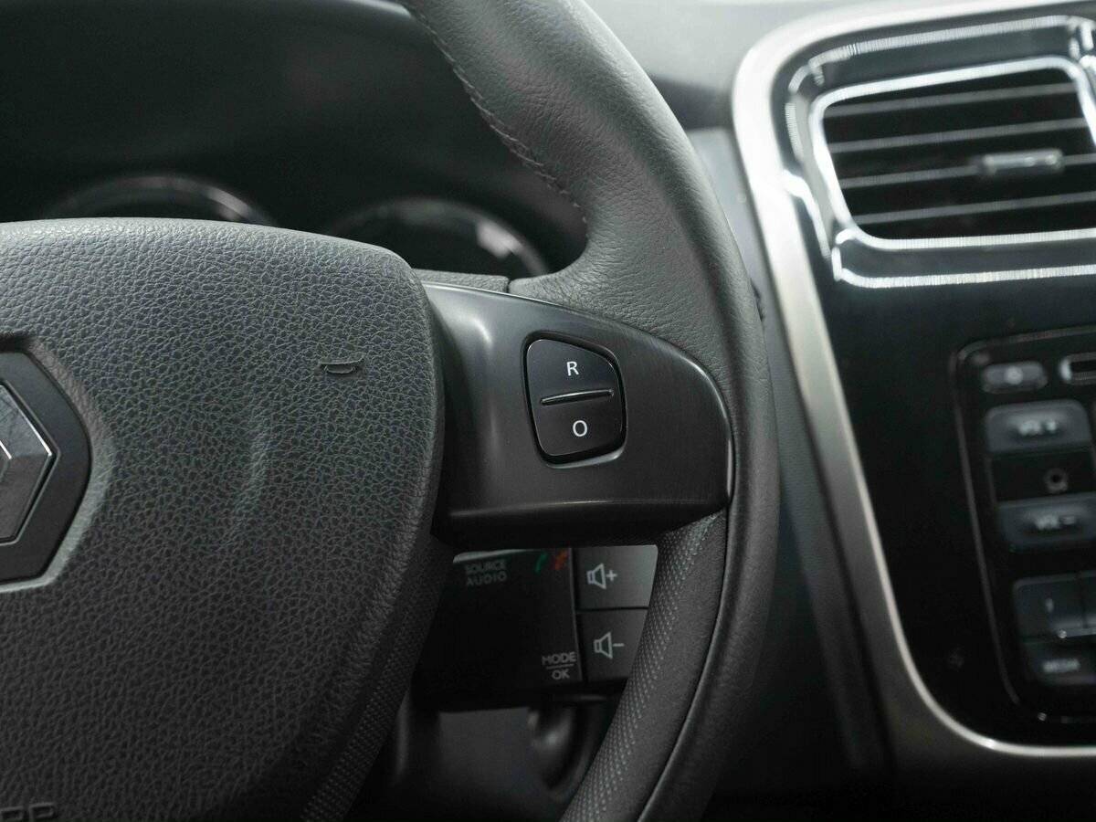 Б/У Рено Сандеро 2016 года. Фото: #15