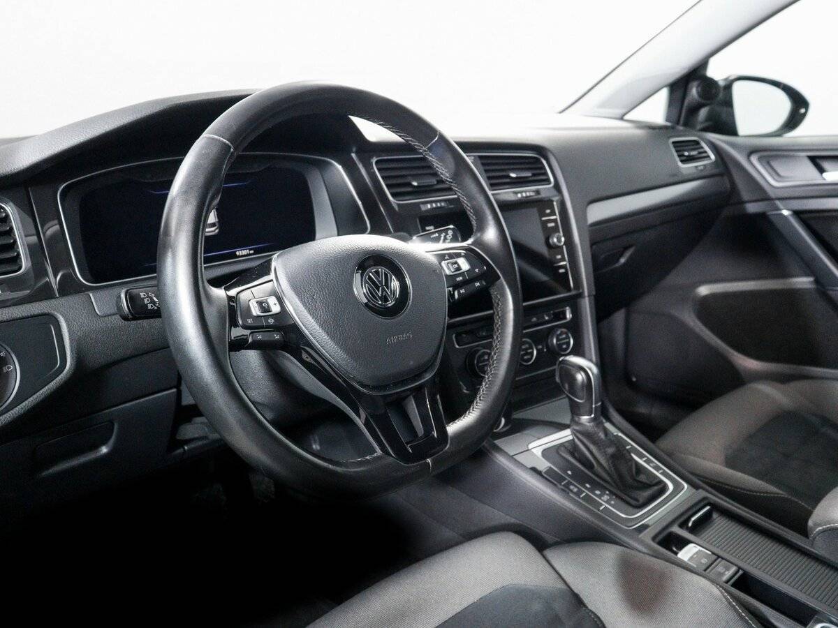 Б/У Фольксваген Гольф 2018 года. Фото: #13