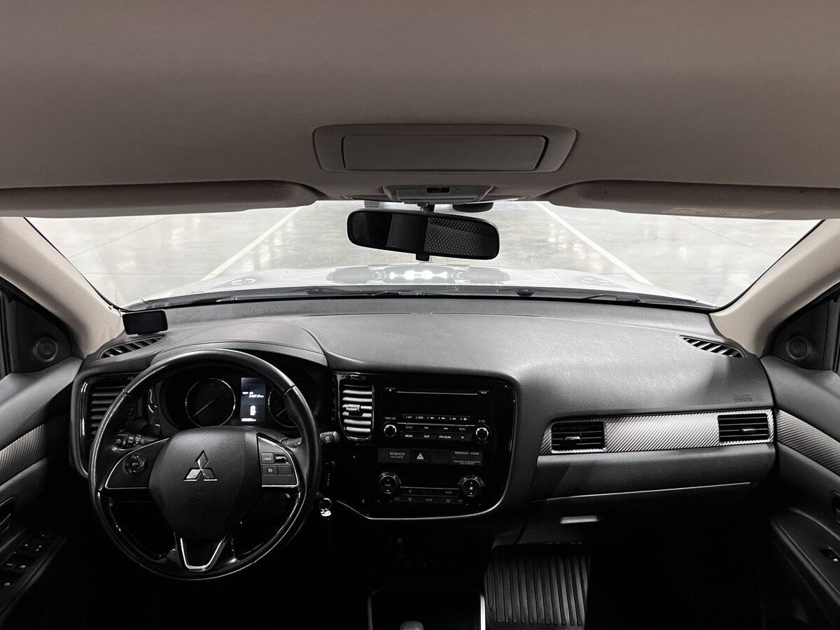 Б/У Митсубиши Оутлэндер 2017 года. Фото: #13