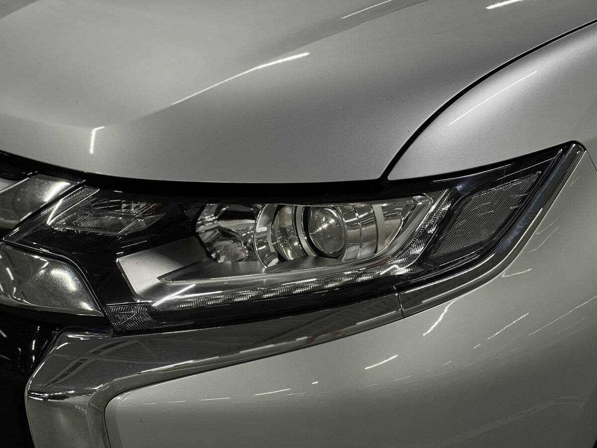 Б/У Митсубиши Оутлэндер 2017 года. Фото: #16