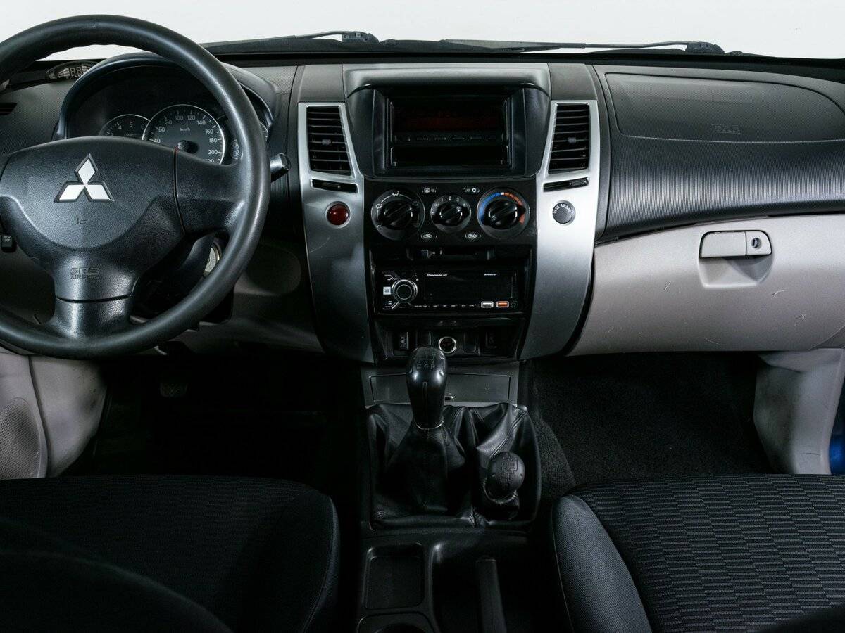Б/У Митсубиши Паджеро Спорт 2012 года. Фото: #10