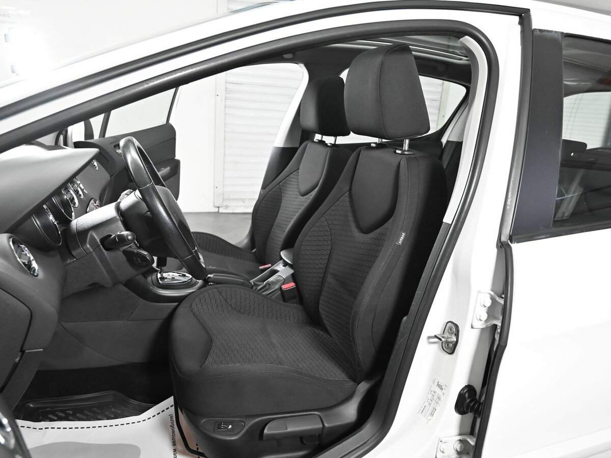 Б/У Пежо 308 2012 года. Фото: #6