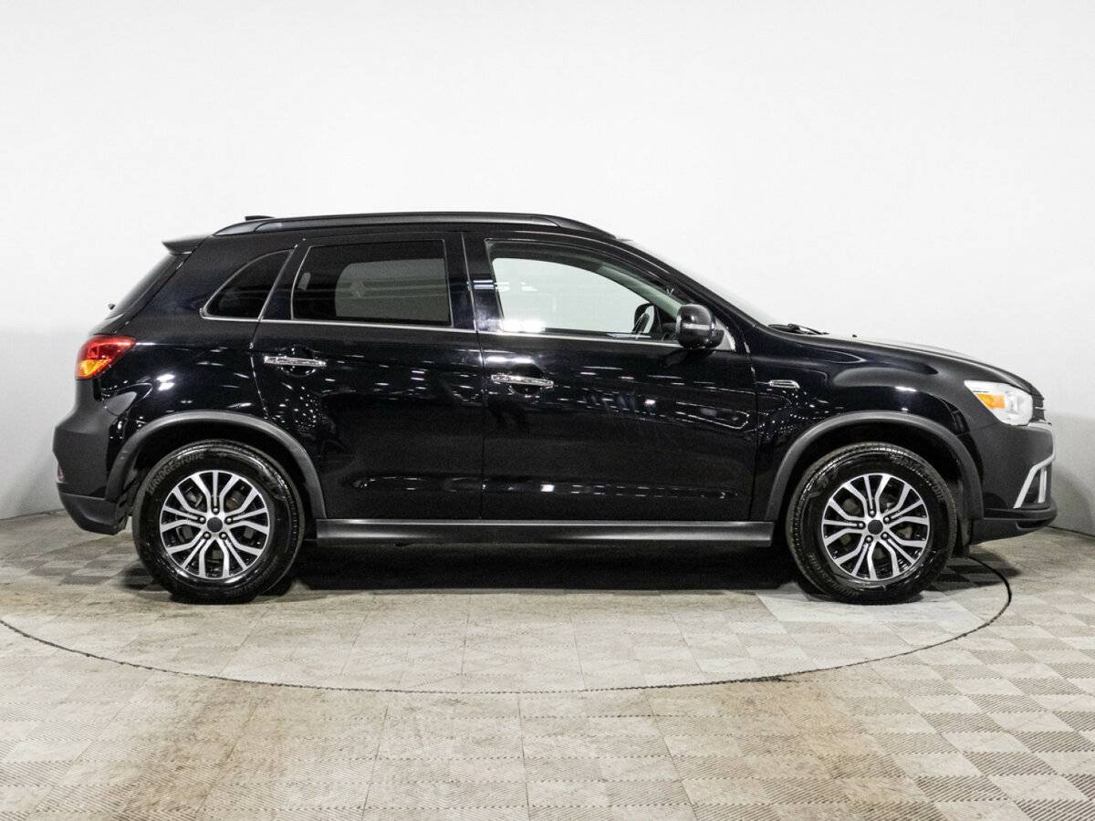 Б/У Митсубиши АС-Икс 2018 года. Фото: #3