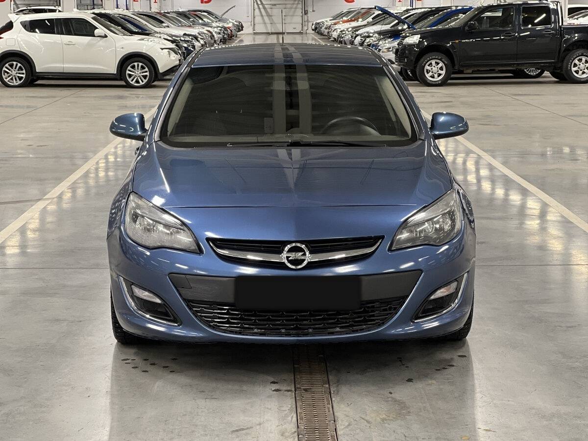 Б/У Опель Астра 2013 года. Фото: #1