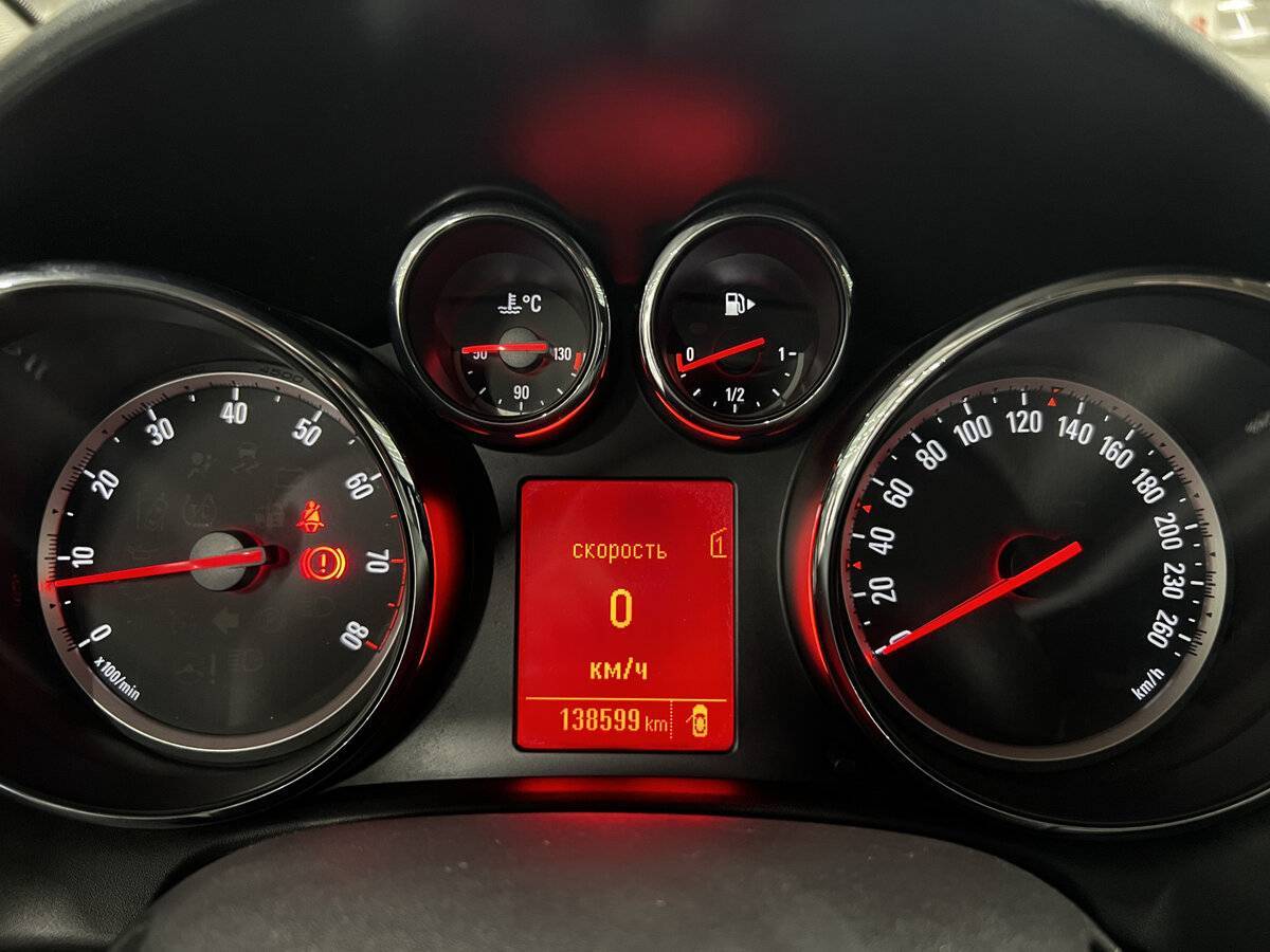 Б/У Опель Астра 2013 года. Фото: #12