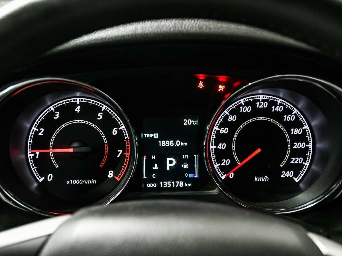 Б/У Митсубиши АС-Икс 2014 года. Фото: #9