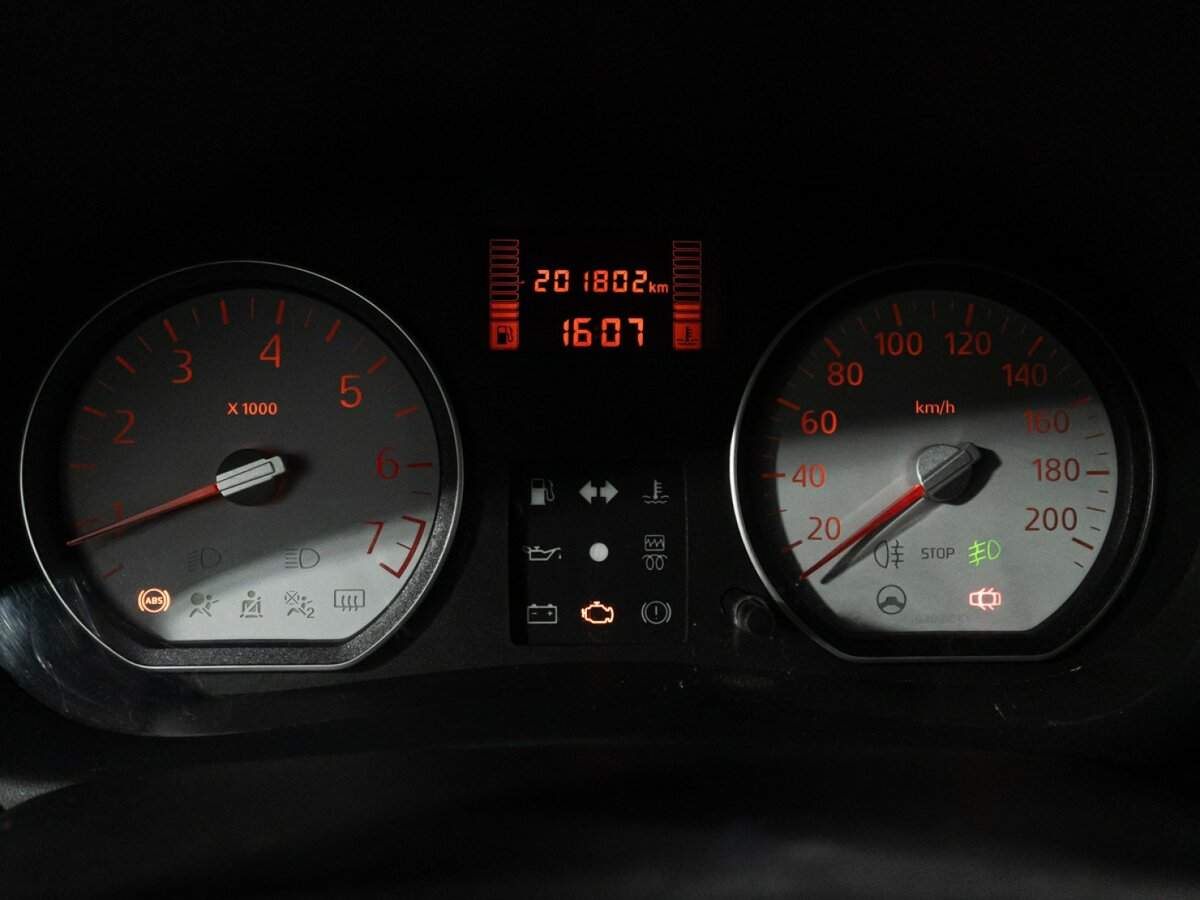 Б/У Рено Логан 2012 года. Фото: #11