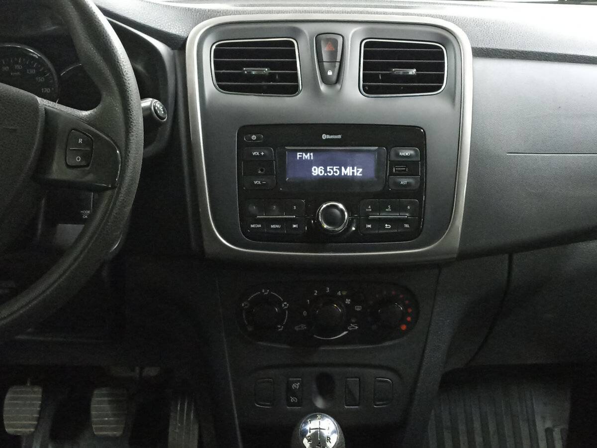 Б/У Рено Сандеро 2017 года. Фото: #14