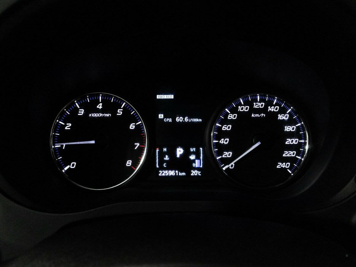 Б/У Митсубиши Оутлэндер 2016 года. Фото: #11