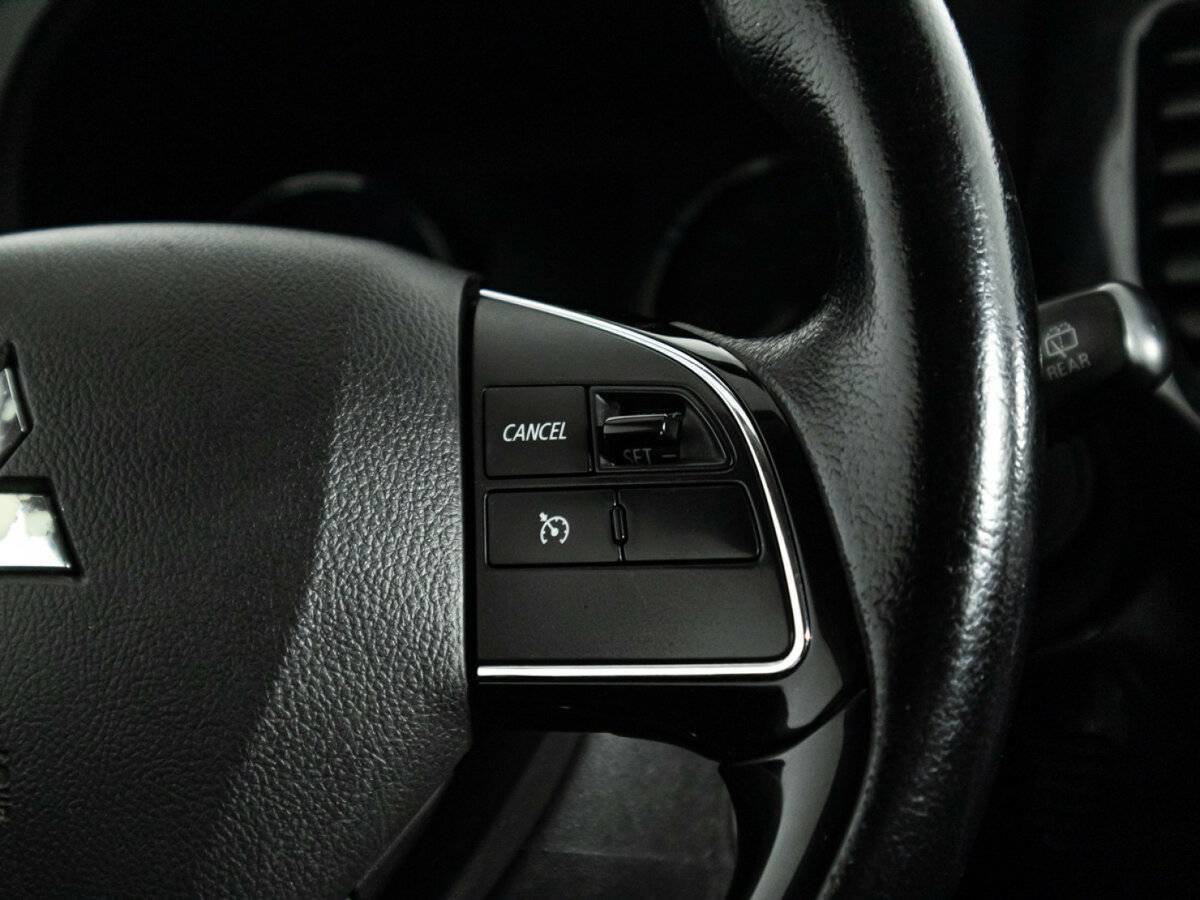 Б/У Митсубиши Оутлэндер 2016 года. Фото: #16