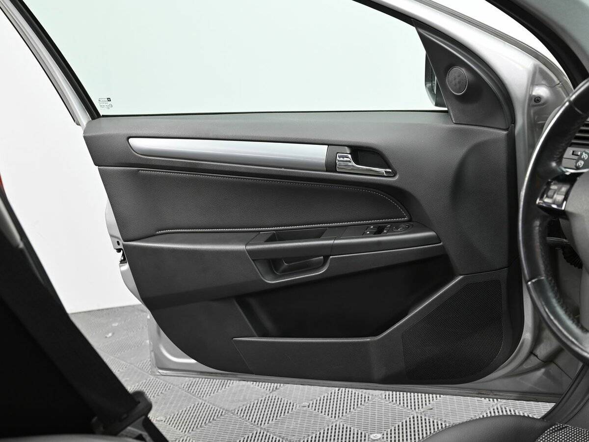 Б/У Опель Астра 2012 года. Фото: #6