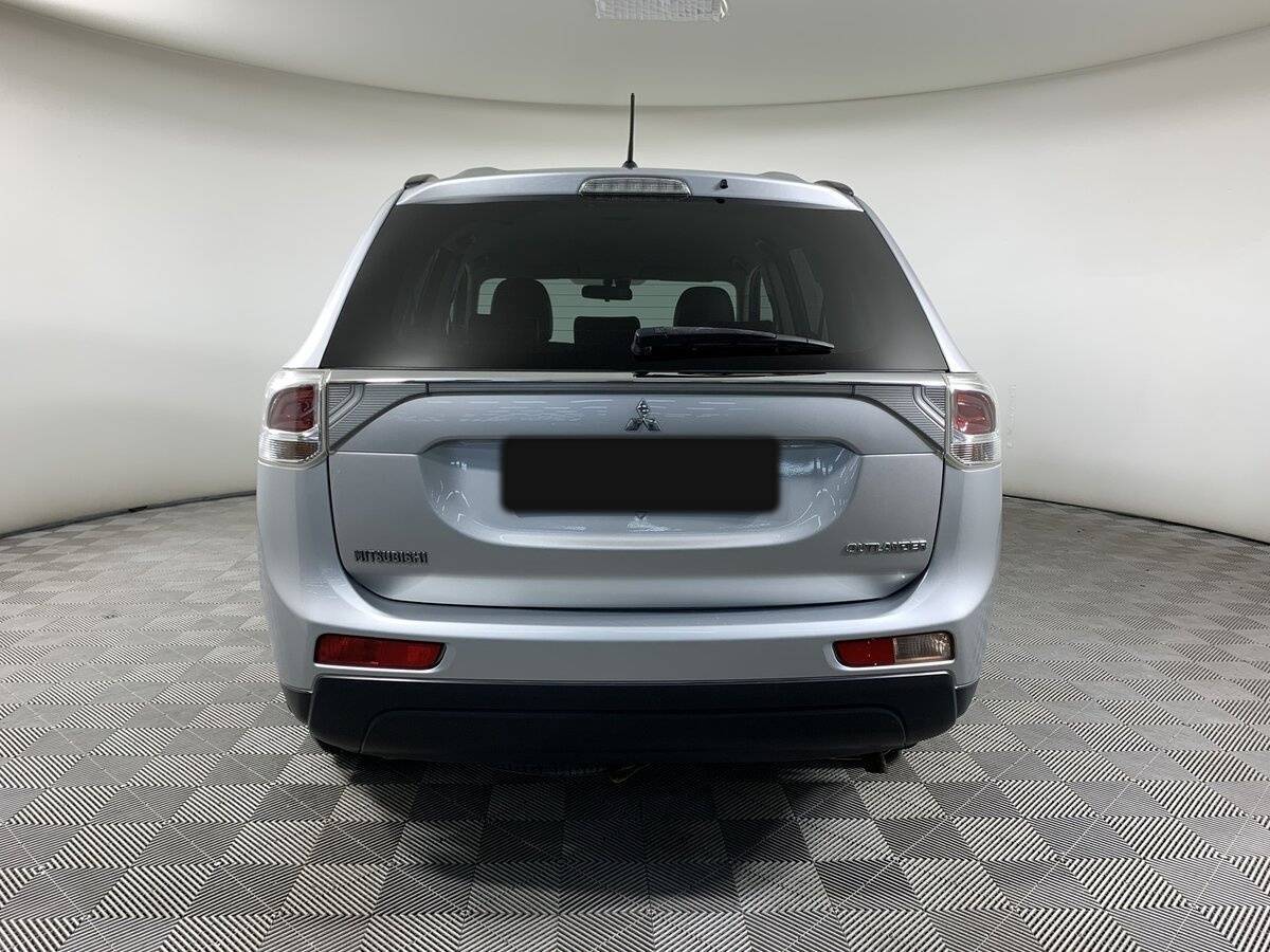 Б/У Митсубиши Оутлэндер 2013 года. Фото: #5