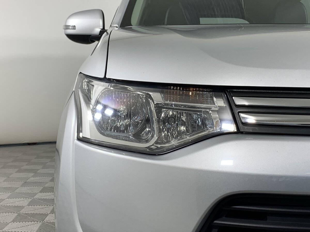 Б/У Митсубиши Оутлэндер 2013 года. Фото: #9