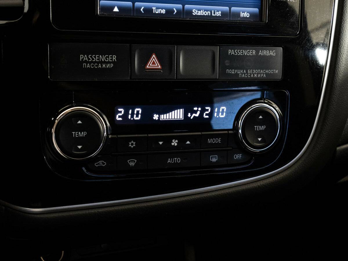 Б/У Митсубиши Оутлэндер 2014 года. Фото: #10