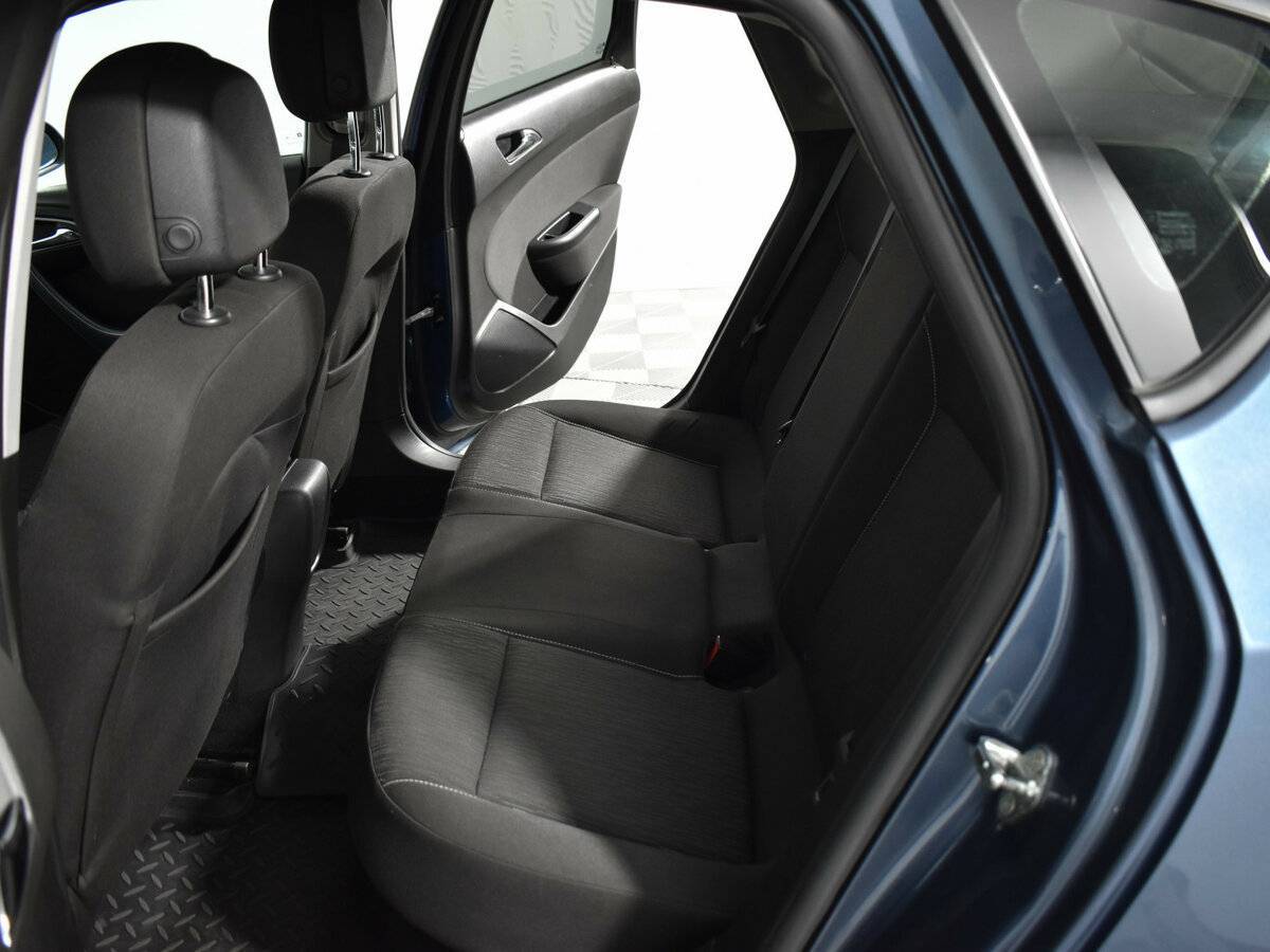 Б/У Опель Астра 2012 года. Фото: #11