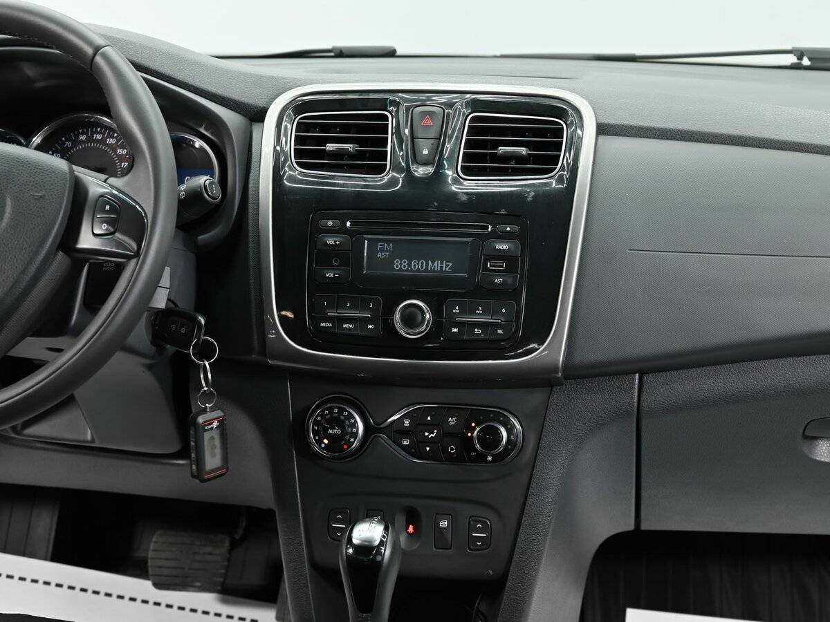 Б/У Рено Сандеро 2016 года. Фото: #8