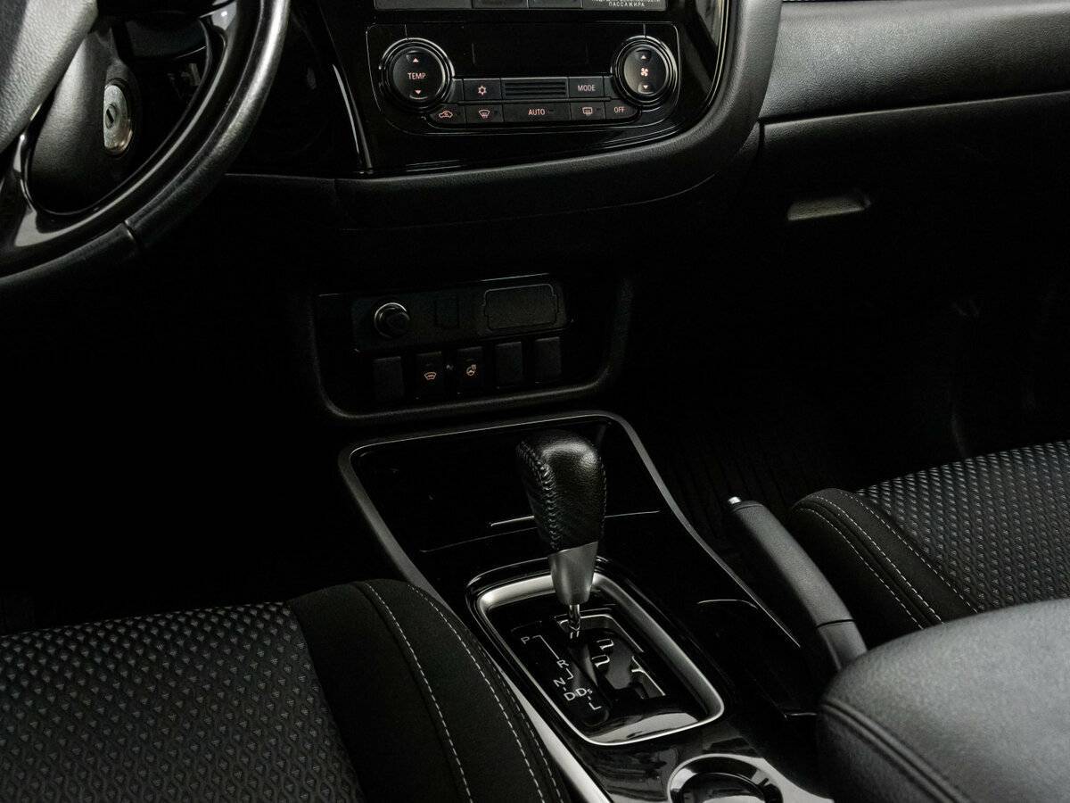 Б/У Митсубиши Оутлэндер 2018 года. Фото: #11