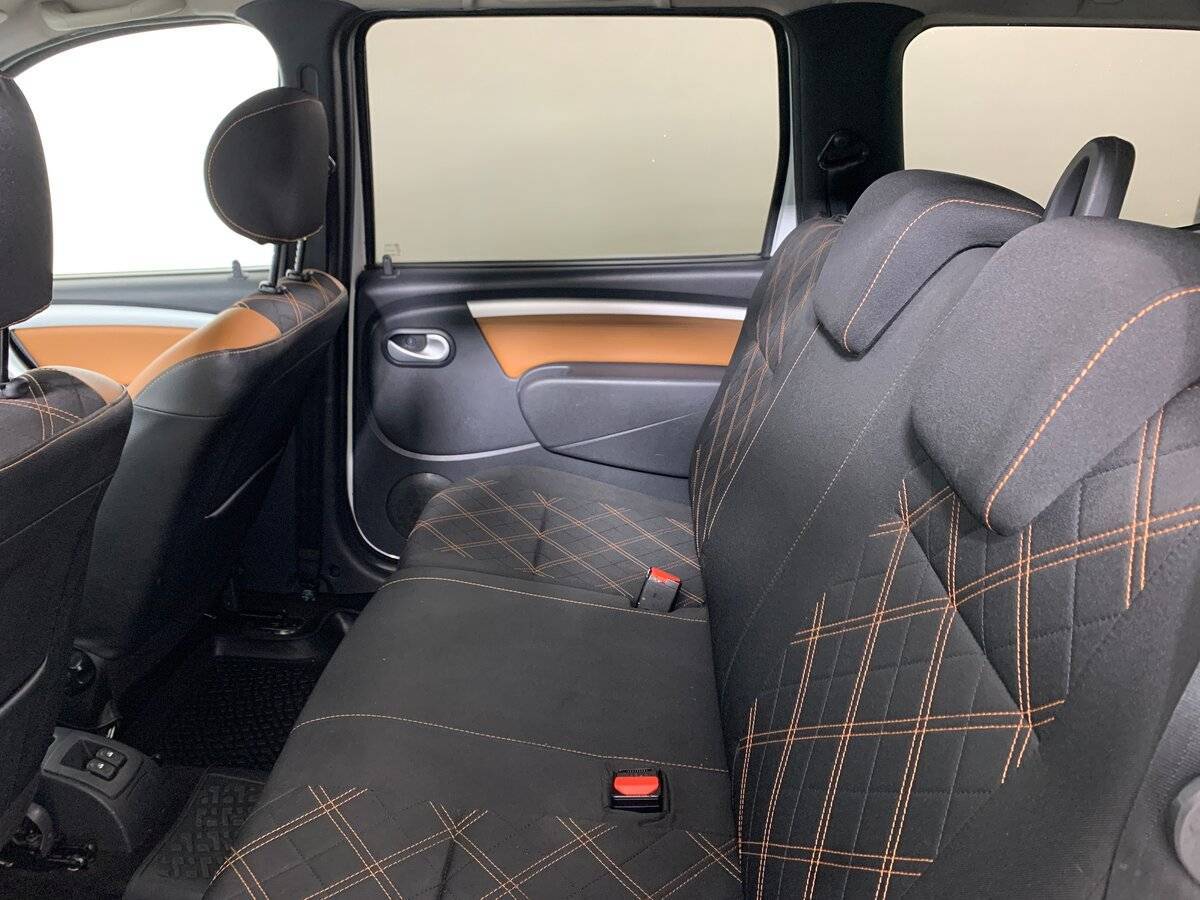 Б/У Лада (ВАЗ) Ларгус 2018 года. Фото: #17