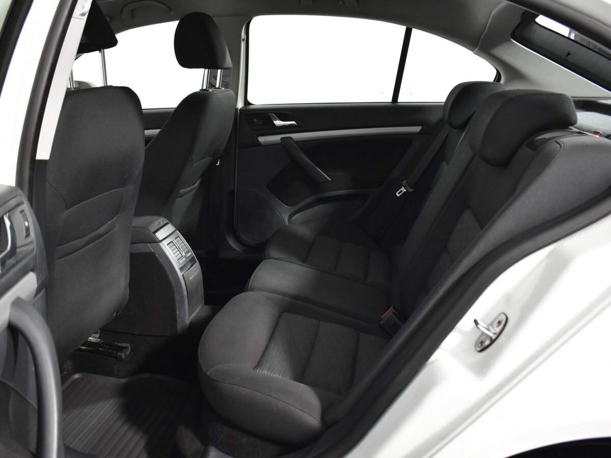 Б/У Шкода Октавия 2013 года. Фото: #11