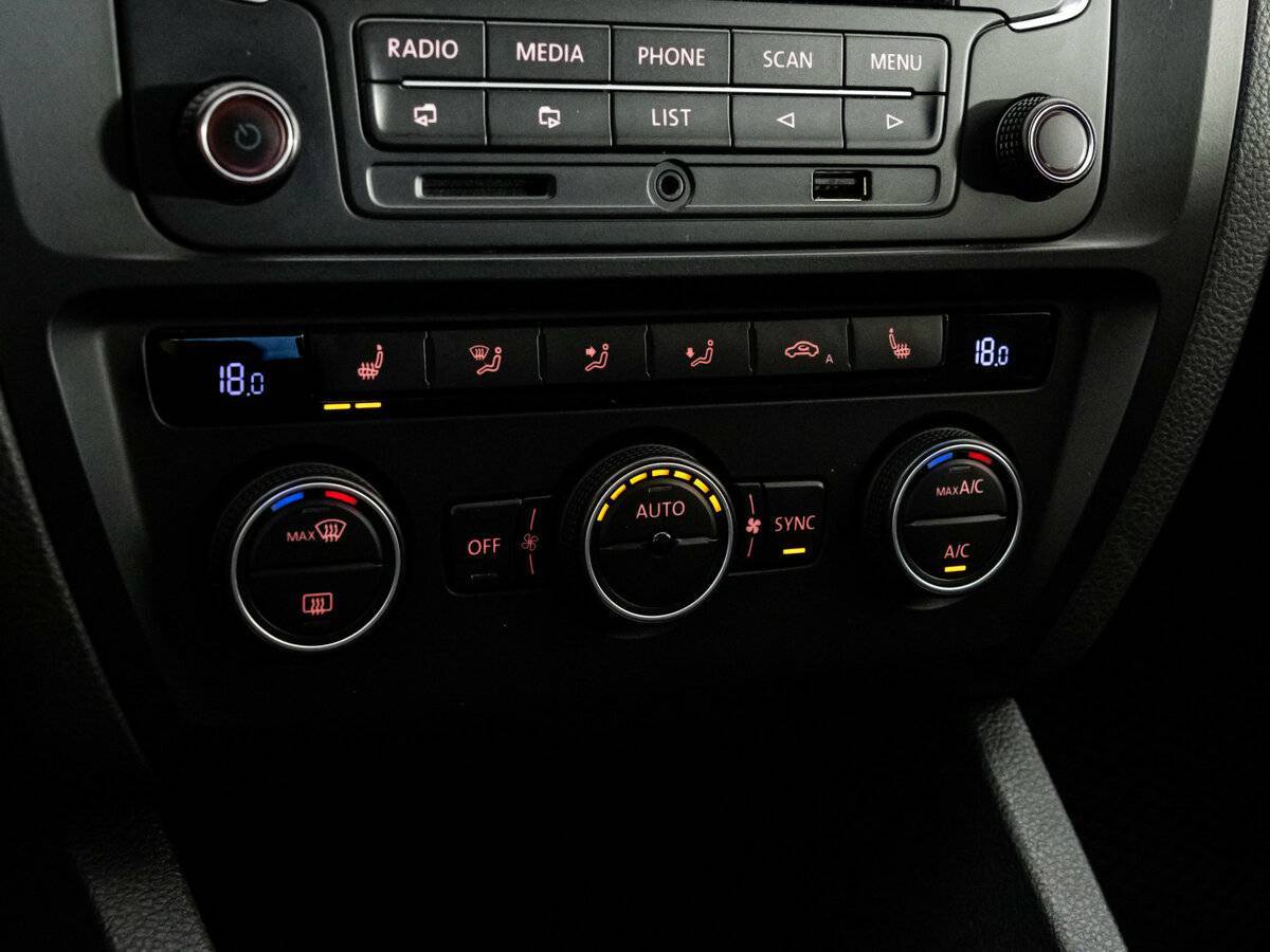 Б/У Фольксваген Джетта 2015 года. Фото: #13