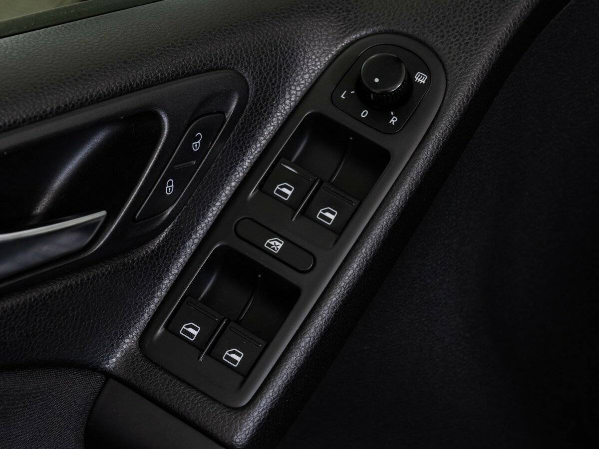 Б/У Фольксваген Гольф 2012 года. Фото: #13