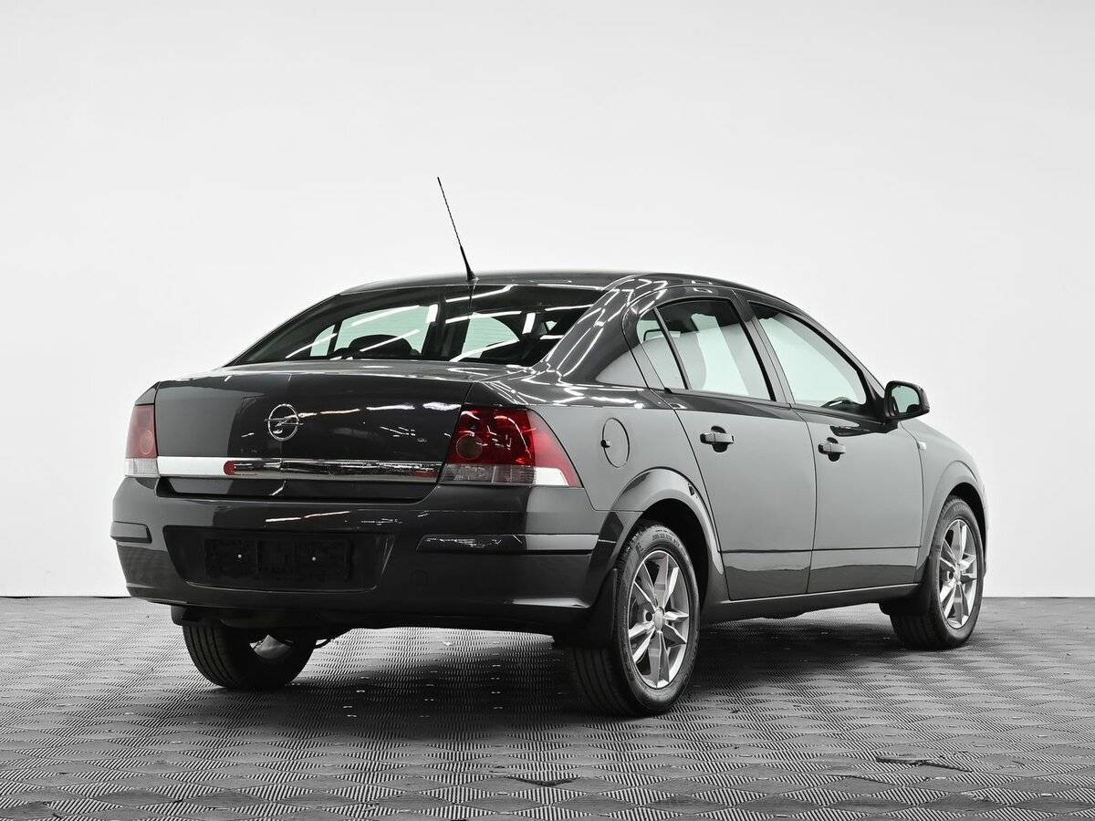 Б/У Опель Астра 2012 года. Фото: #3