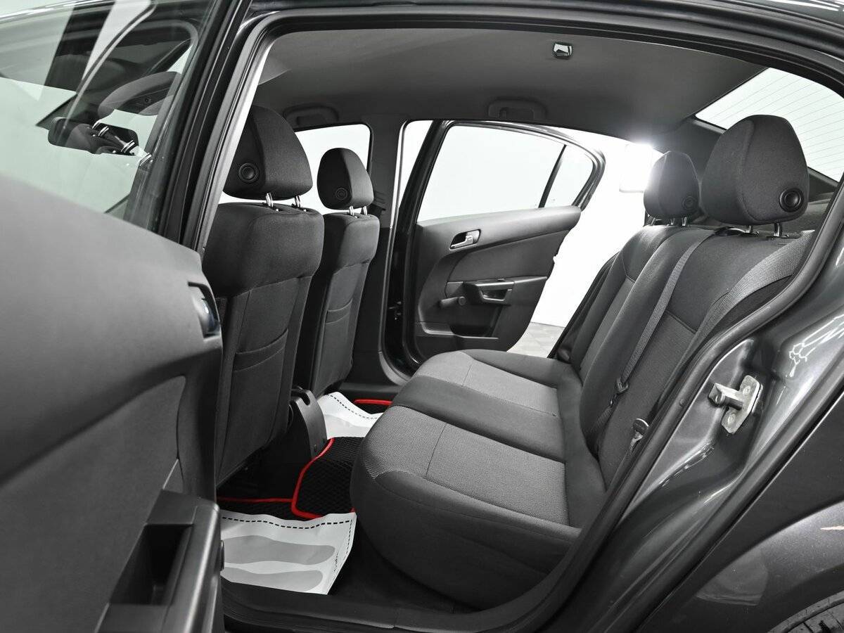 Б/У Опель Астра 2012 года. Фото: #12