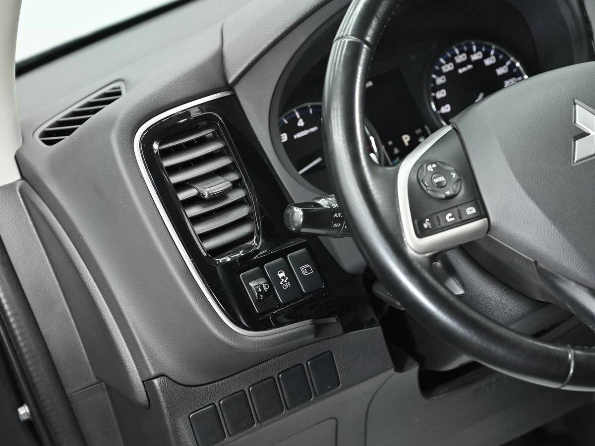 Б/У Митсубиши Оутлэндер 2014 года. Фото: #8