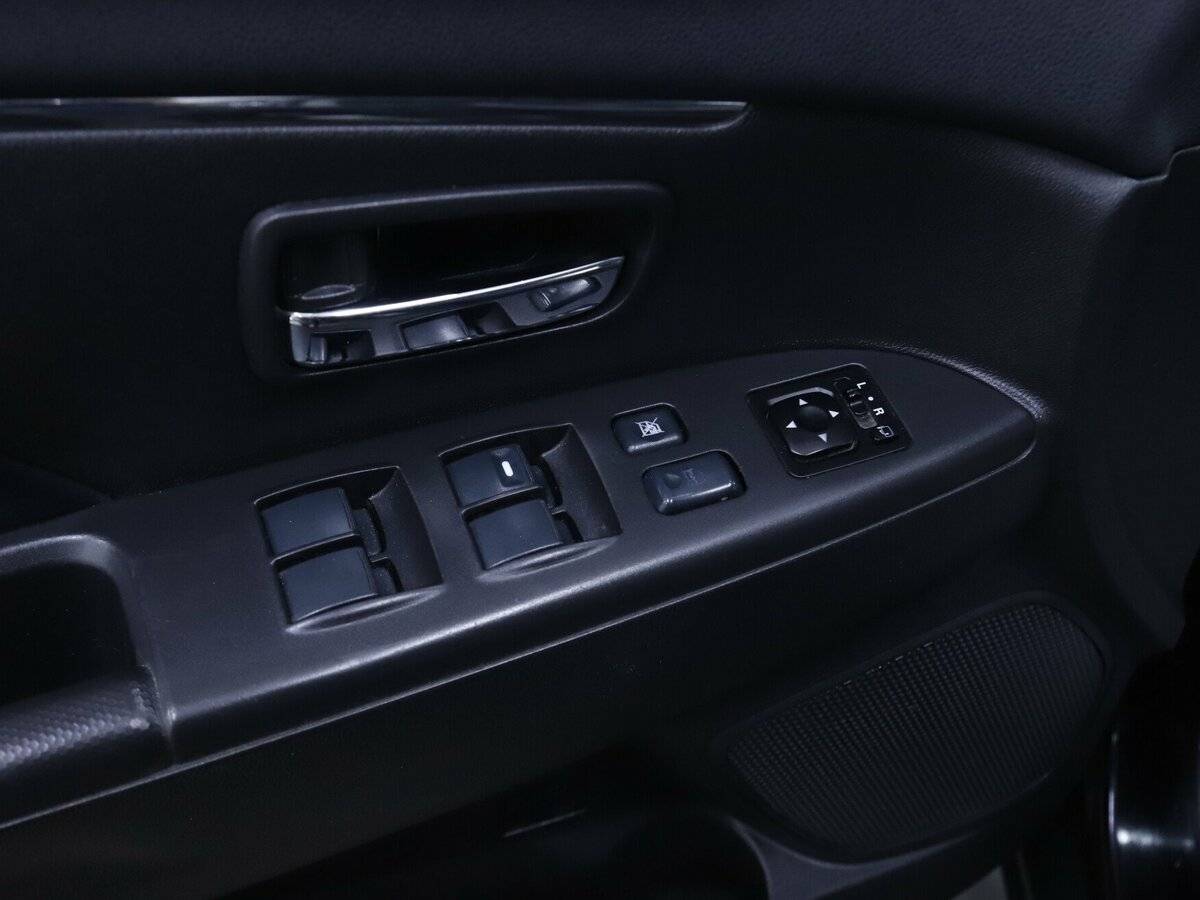 Б/У Митсубиши АС-Икс 2013 года. Фото: #7