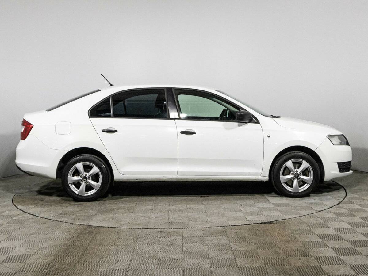 Б/У Шкода Рапид 2015 года. Фото: #3