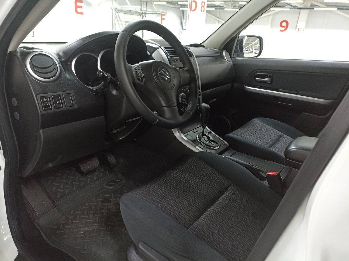 Б/У Сузуки Гранд Витара 2013 года. Фото: #15