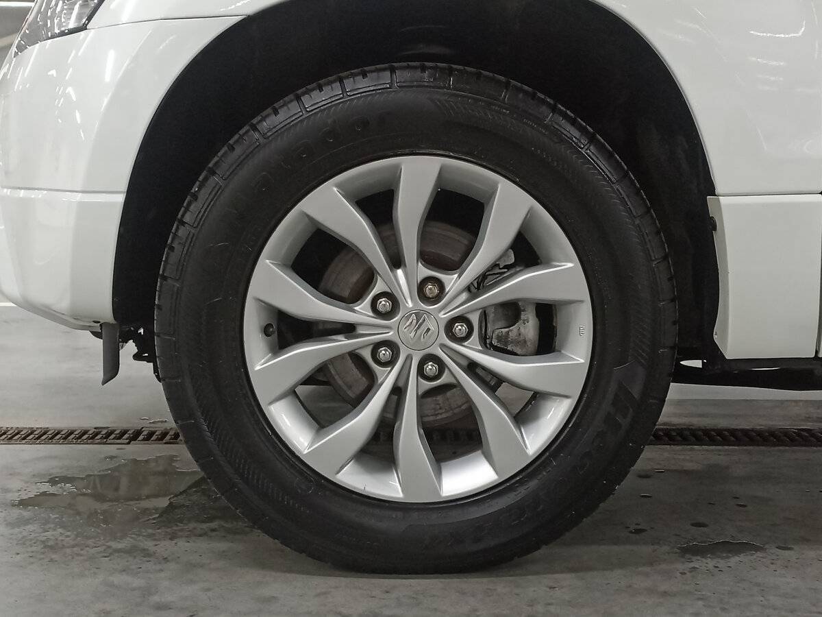 Б/У Сузуки Гранд Витара 2013 года. Фото: #17